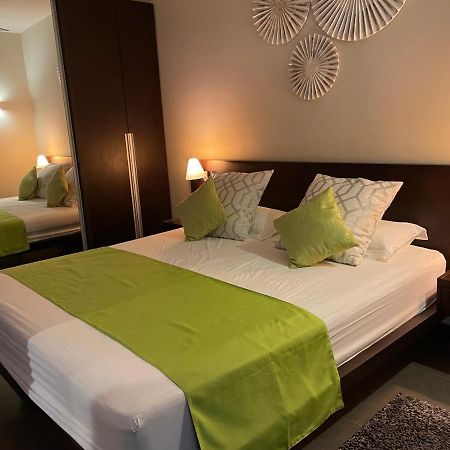 Les Alizees Grand Baie Apartment Екстериор снимка